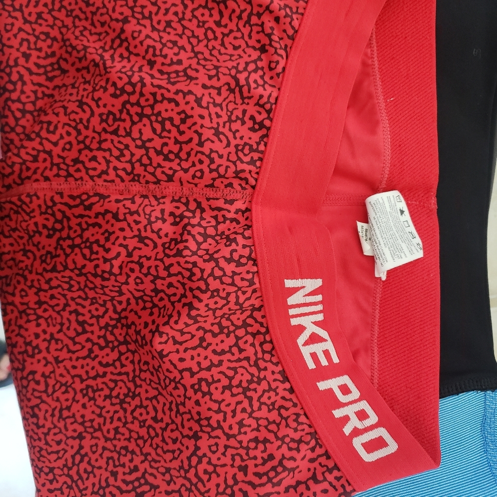 NIKE women capris